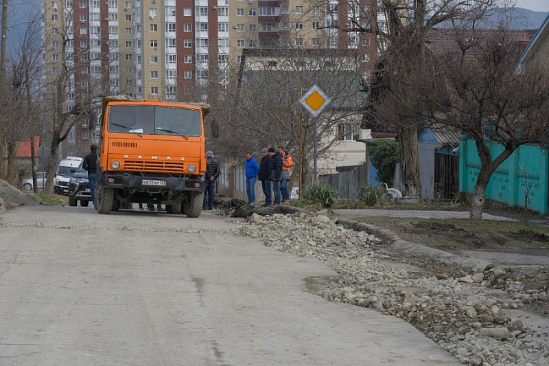 В Новороссийске проинспектировали ремонт дорог 