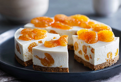 Готовлю мандариновый торт без выпечки: нежный сметанный слой с дольками мандаринов на шоколадной основе, минимум продуктов