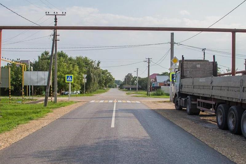 В Краснодарском крае на ремонт сельской дороги потратили более 5 млн рублей
