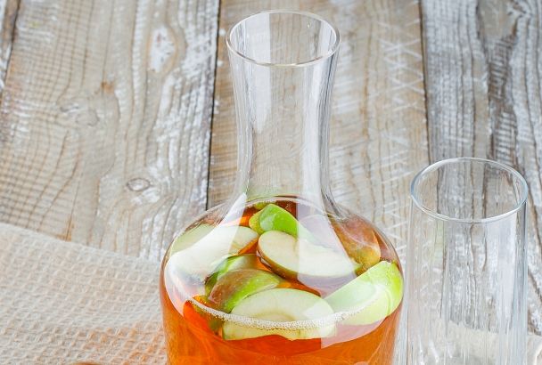 Пьем яблоки с имбирем и срочно худеем: замените свой чай этим мощным жиросжигающим напитком!