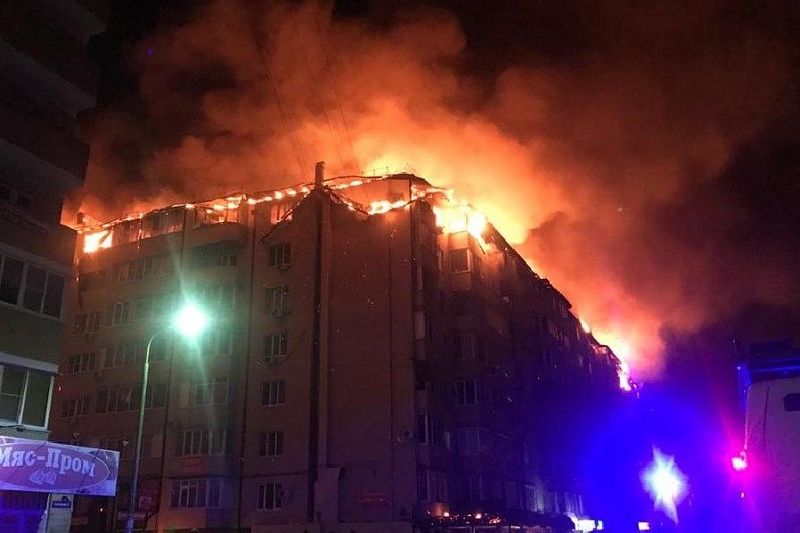 В Краснодаре потушили пожар в 8-этажном доме Музыкального мкр. на площади 4,4 тыс. кв.