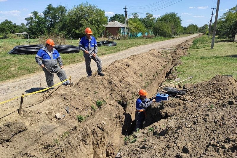Распределительный газопровод построили в Новопокровском районе