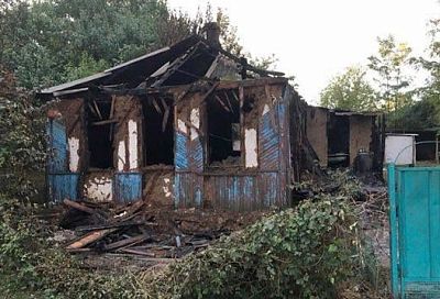 Отец не смог спасти 7-летнюю дочь из горящего дома в Краснодарском крае
