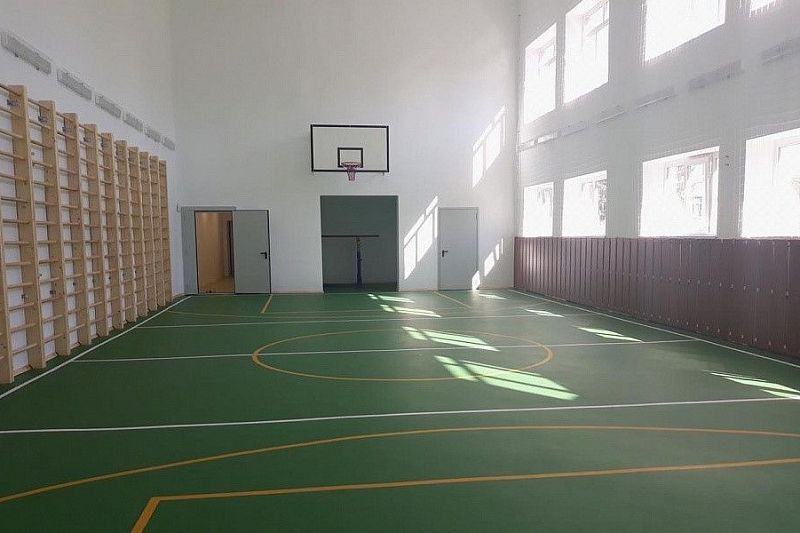 В Красноармейском районе по нацпроекту отремонтировали школьный спортзал 