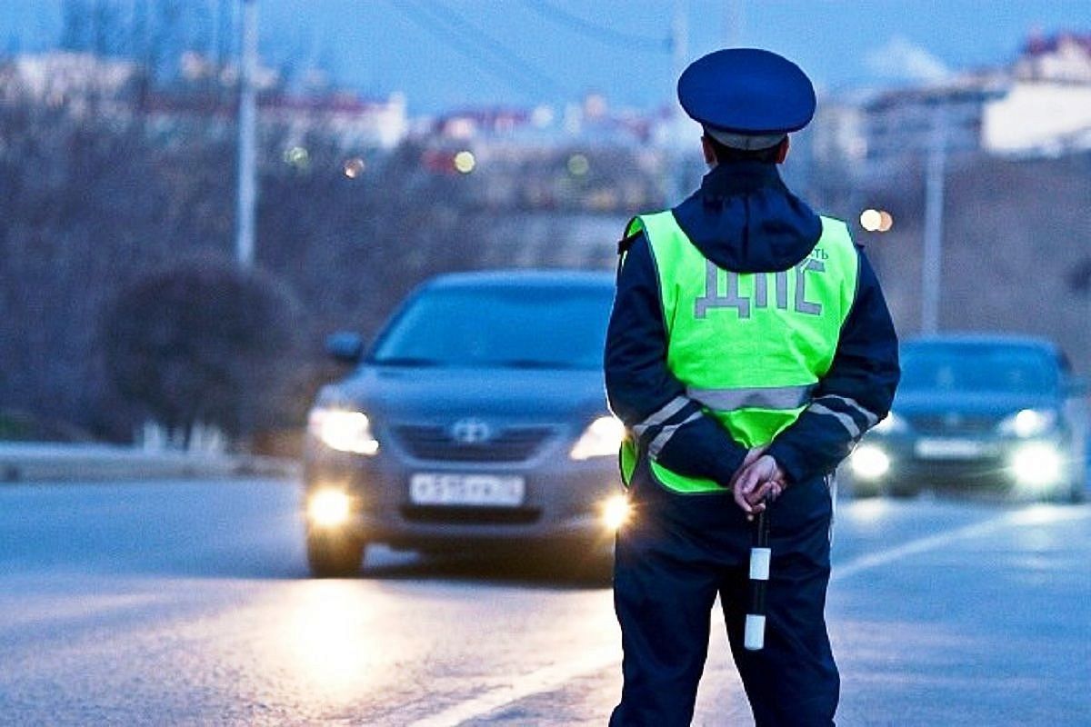 В Брюховецком районе иномарка наехала на мужчину, сидевшего на проезжей части