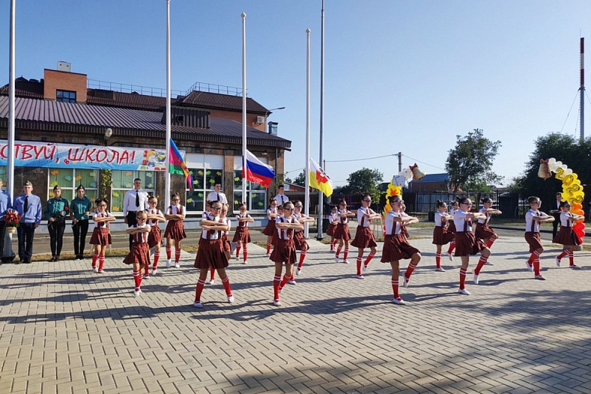 В станице Старокорсунской открыли новый корпус начальной школы