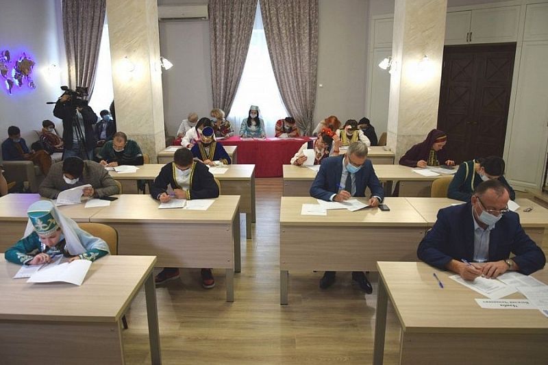 Краснодарский край стал третьим в России по числу участников «Большого этнографического диктанта»