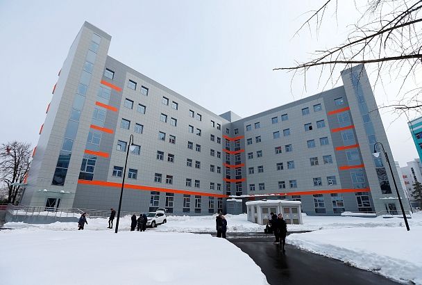 Вице-губернатор Кубани Анна Минькова проинспектировала ход строительства новых корпусов в двух крупнейших больницах Краснодара