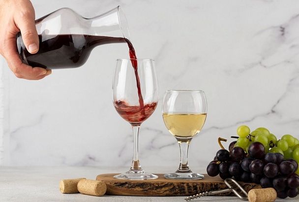 Стоит ли делать семейной традицией ежедневно выпивать по бокалу красного вина