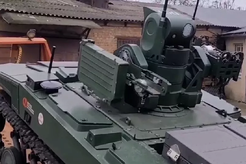 Крылья для «охотника за «Леопардами»: российский боевой робот оснастят дроном-камикадзе