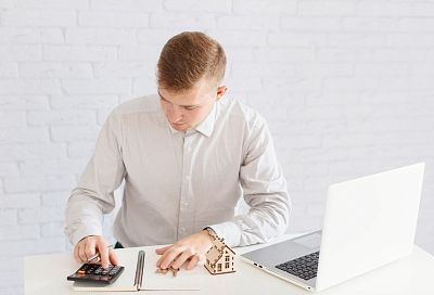 Выбор за работником: работодатель не может навязывать замену двойной оплаты при работе в праздники