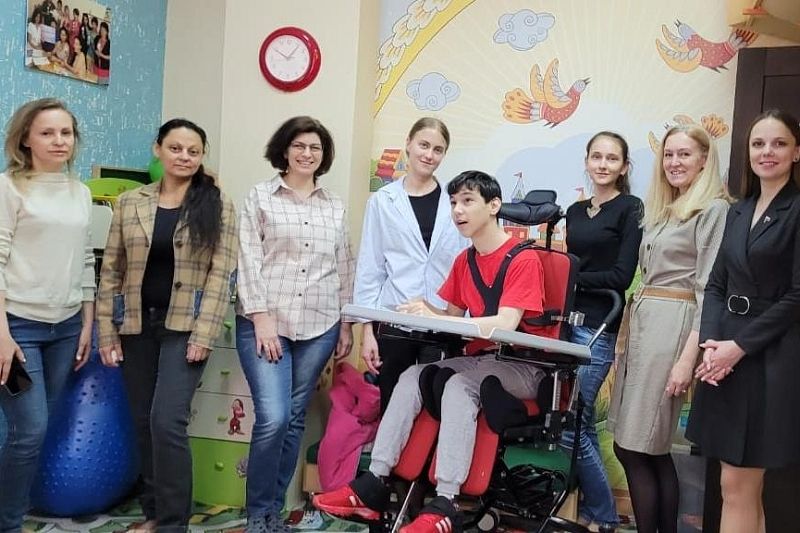 В Краснодаре студенты-дизайнеры представили эскизы одежды для матерей детей-инвалидов
