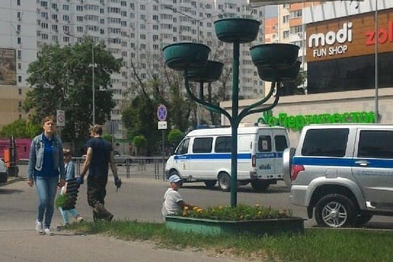 В Новороссийске из-за ложного сообщения о минировании эвакуировано более 800 человек