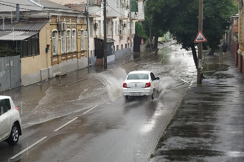 Летний дождь в очередной раз затопил Краснодар