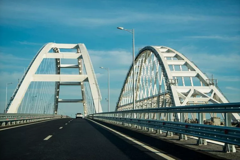 Крымский мост 17 января закроют для проезда автомобилей