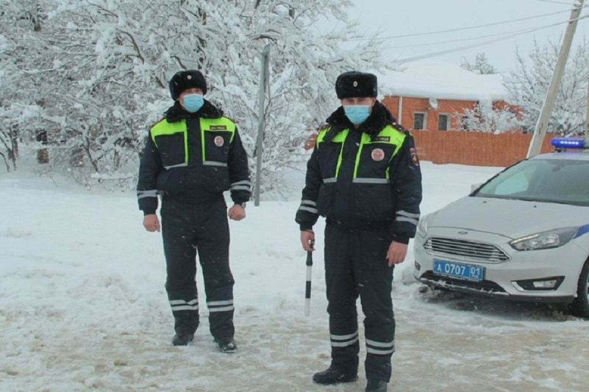 Автоинспекторы помогли доставить в больницу мужчину с инсультом