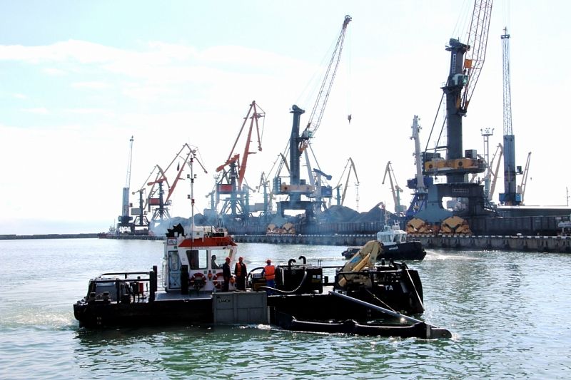 Туапсинский торговый порт заявил о непричастности к утечке нефти и загрязнению моря