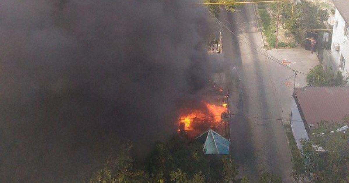 Пожар в анапе сегодня адрес. Анапа пожар. Фото пожары в Анапе. Пожар в Анапе сегодня. Анапа пожар сейчас.