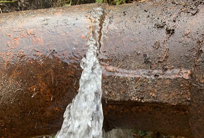 Более 2 тыс. человек в Сочи могут остаться без воды: на магистральной сети лопнула труба