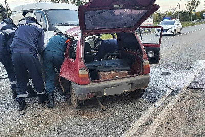 На Кубани водитель «Оки» погиб при столкновении с «Газелью» на встречке