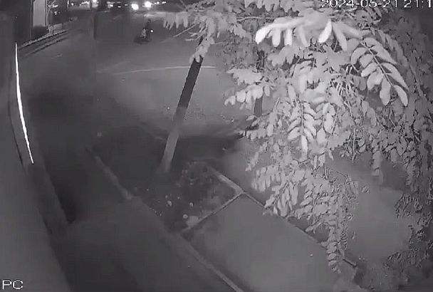 Бросивший на улице ночью в Новороссийске 4-летнего ребенка человек попал на видео