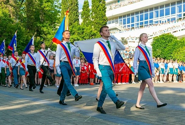 Более 3300 детей России отметят День государственного флага в «Орлёнке»