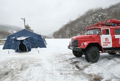 На сложных участках автодорог Краснодарского края развернуты пункты обогрева