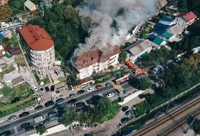 В Сочи загорелась крыша гостиницы. Эвакуировано 20 человек