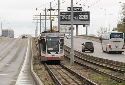 Дополнительные автобусы и трамваи пустят к кладбищам в Краснодаре на Радоницу