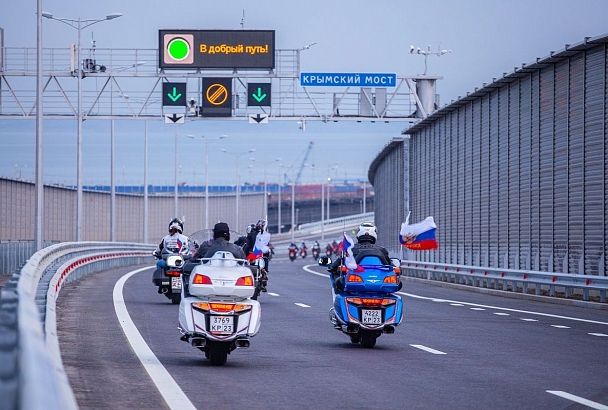 Более 500 автомобилей скопилось на подходах к Крымскому мосту
