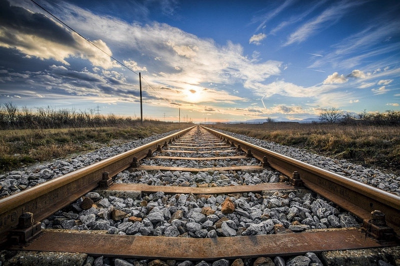 В Краснодарском крае пассажирский поезд насмерть сбил женщину