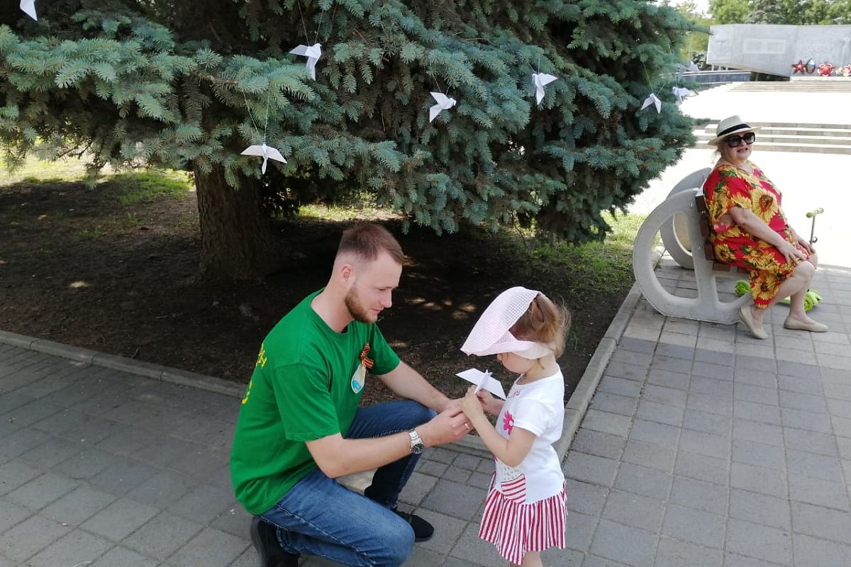 Участием во флешмобе каждый выражает свою благодарность нашим героическим отцам, дедам и прадедам – участникам Великой Отечественной войны и труженикам тыла.