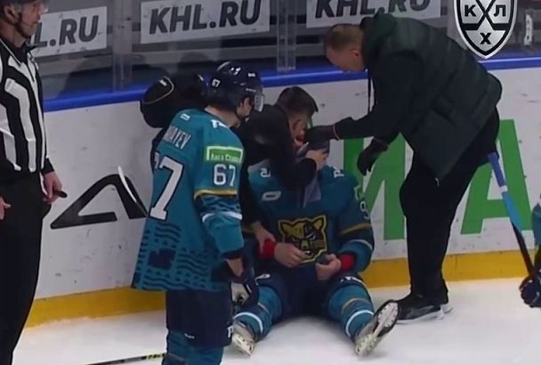 Хоккеисту «Сочи» порезали лицо лезвием конька в матче против «Ак Барса»
