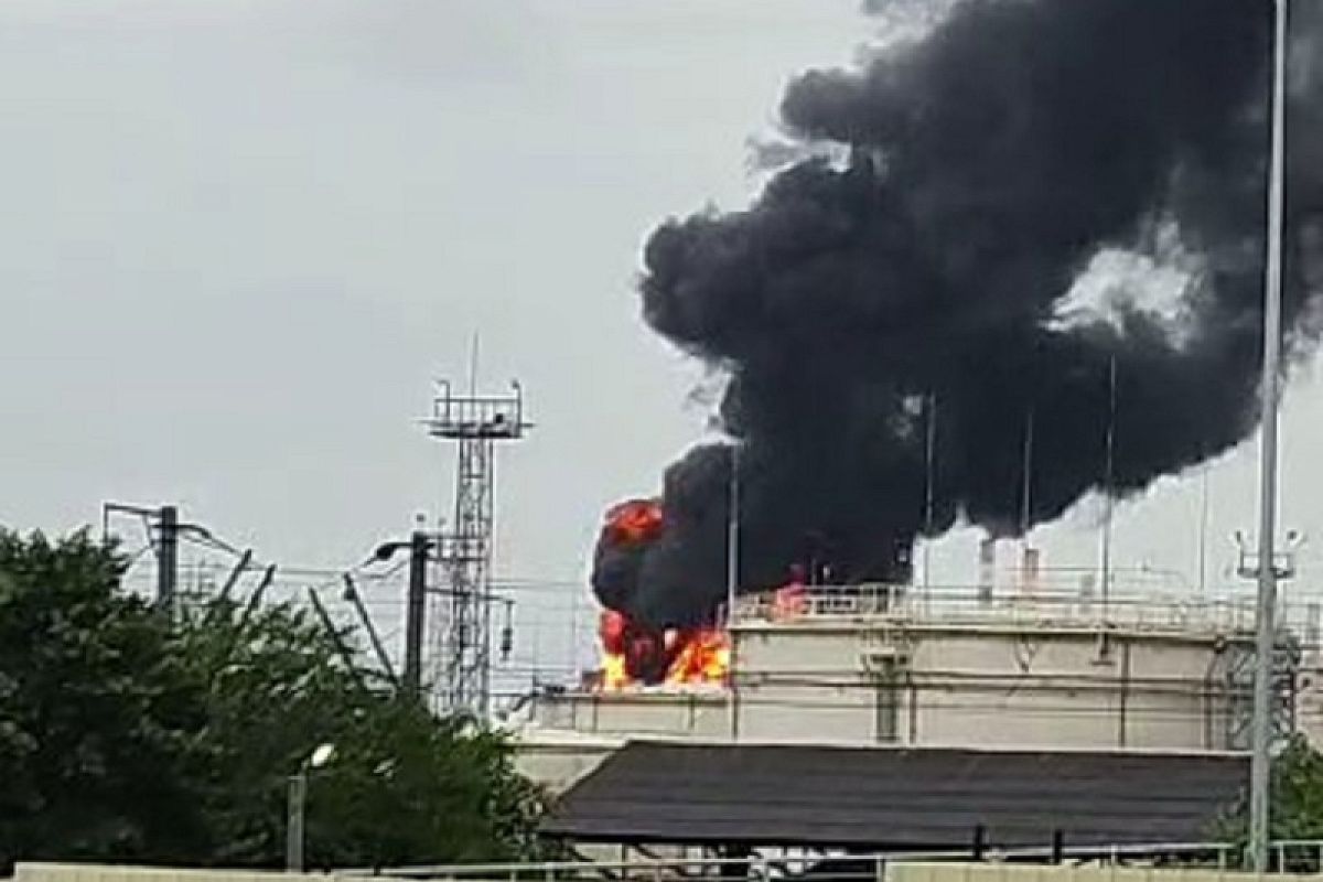 В МЧС рассказали подробности пожара на нефтебазе в Краснодаре