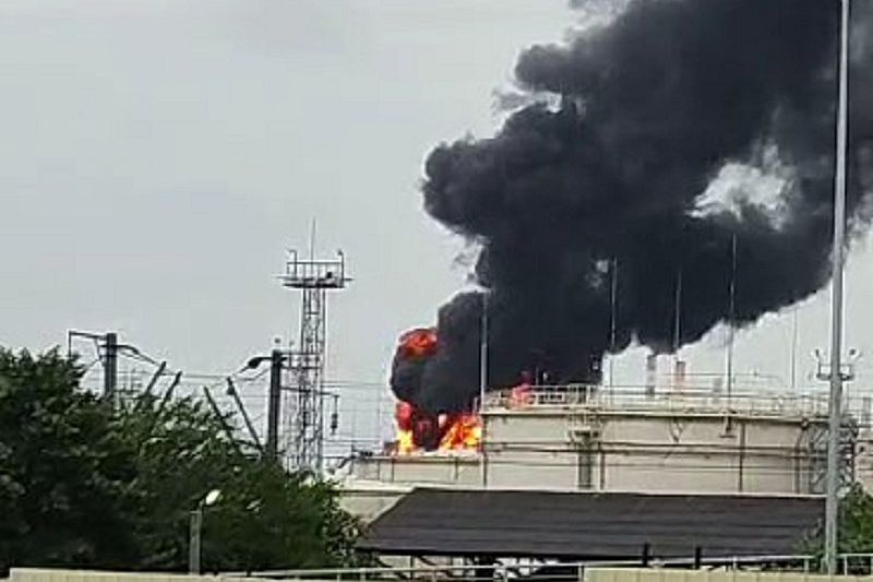 В МЧС рассказали подробности пожара на нефтебазе в Краснодаре
