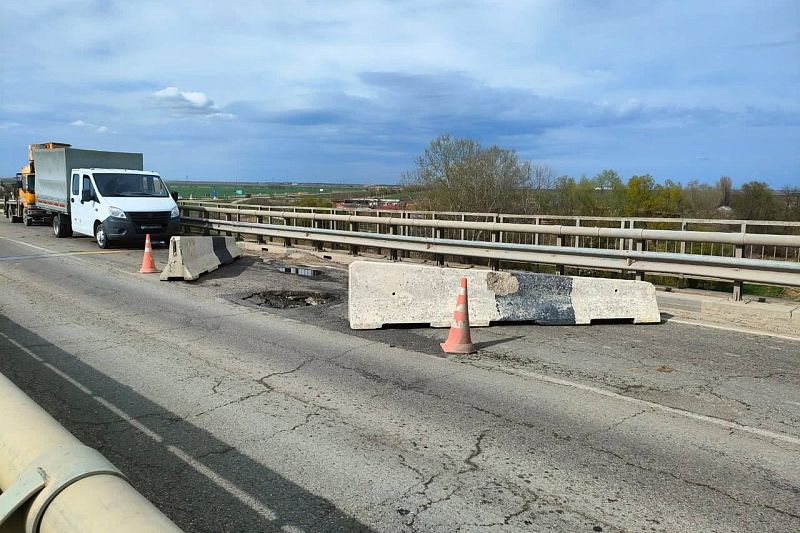 На трассе «Славянск-на-Кубани-Крымск» организовано одностороннее движение из-за повреждения моста