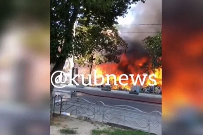 В Сочи потушили крупный пожар в летнем кафе 