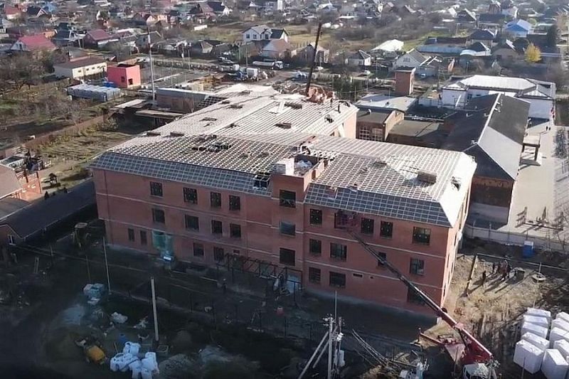 Новый корпус школы в краснодарской станице Старокорсунской готов на 80%