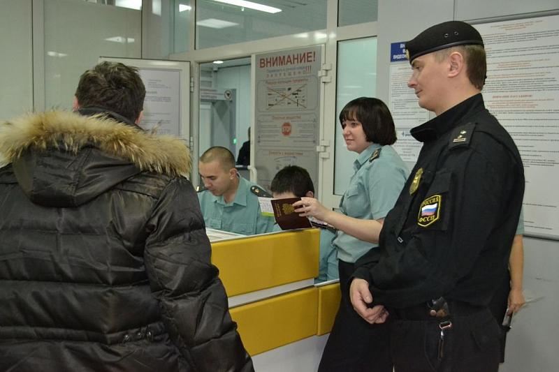 35 700 жителей Краснодарского края не смогут выехать из страны из-за долгов
