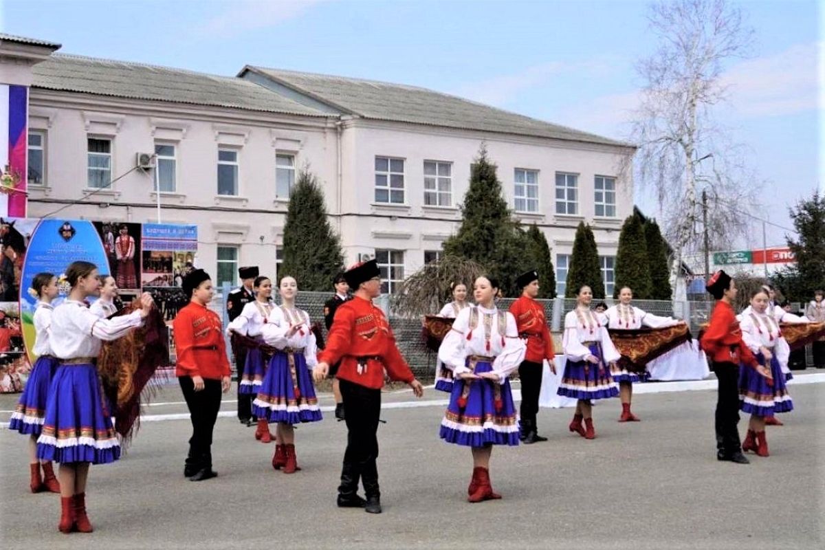 Школа Крымского района получила региональный казачий статус