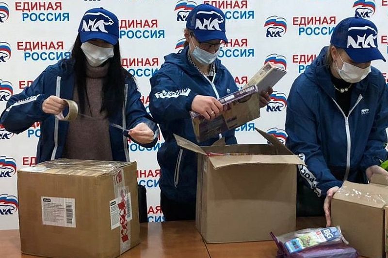 Более 15 тонн гуманитарной помощи для беженцев из Донбасса собрали в Сочи