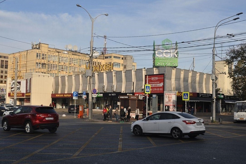 Около ТРЦ «Галерея Краснодар» установят делиниаторы и перенесут остановку общественного транспорта