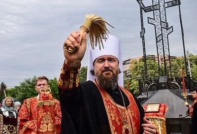 Митрополит Екатеринодарский и Кубанский Григорий освятил крест будущего храма