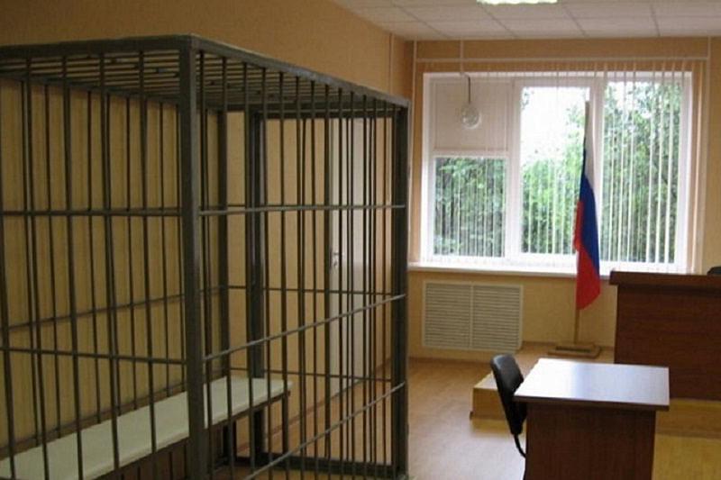 В России с 2019 года из обустройства залов судов исключили клетки для подсудимых 