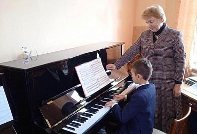 Детская музыкальная школа станицы Ленинградской получила первую партию инструментов в рамках нацпроекта