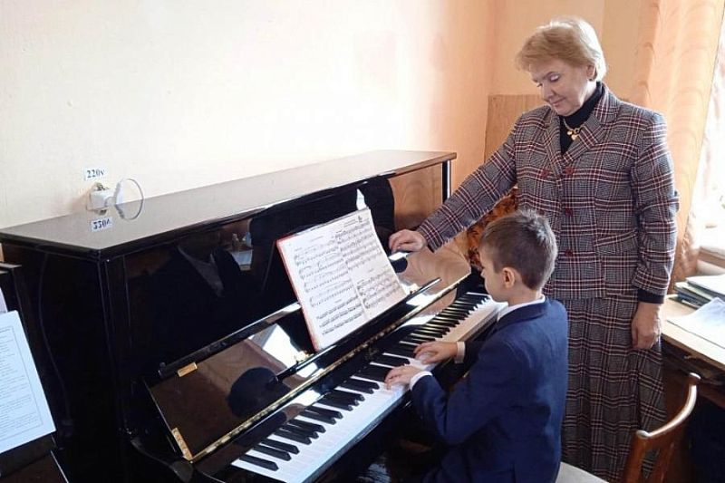 Детская музыкальная школа станицы Ленинградской получила первую партию инструментов в рамках нацпроекта