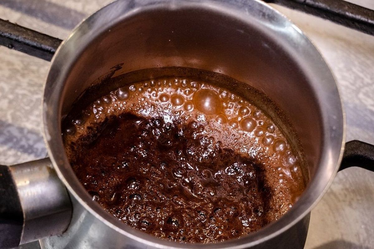 Кофейная гуща в огороде: 5 мифов и реальность, которые надо различать, чтобы не убить этим народным средством свои растения