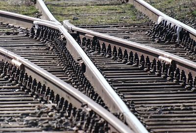 Движение поездов приостановлено на участке железной дороги в Абхазии из-за падения дерева