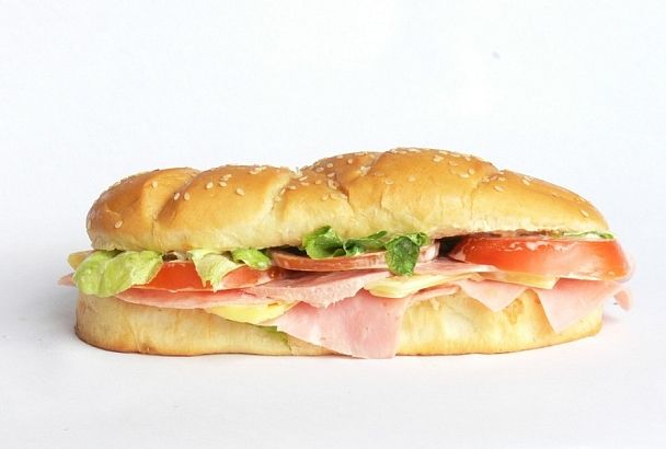 Неправильный бутерброд: чем опасно питание всухомятку