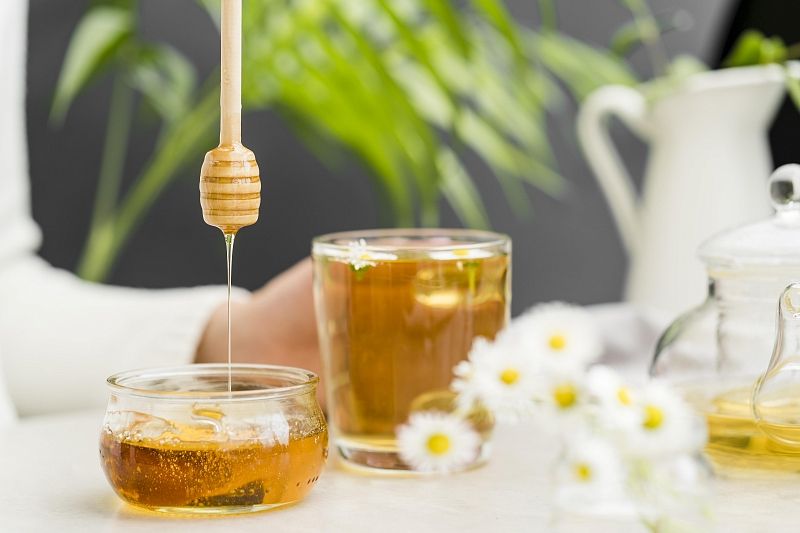Почему врачи советуют  есть мёд на ночь